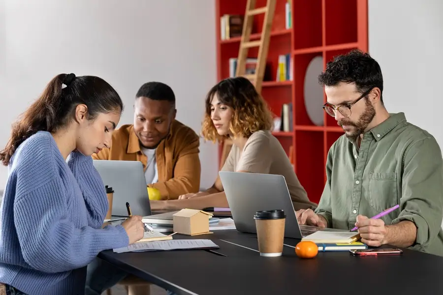 Nunca estudiar fue tan fácil como en MagickHub: Tu Centro de Cursos y Servicios de Marketing Digital